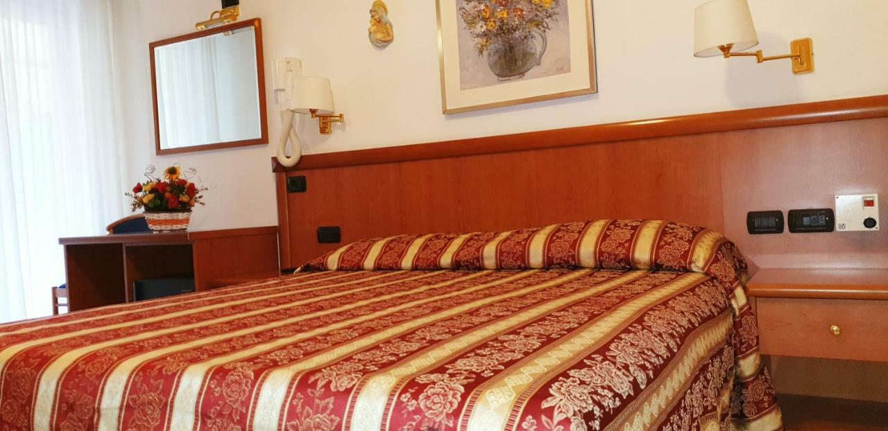 Hotel Ginevra Ριτσόνε Εξωτερικό φωτογραφία
